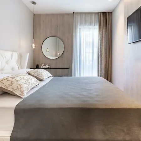 Luxury Marastina With Jacuzzi & Pool Apartamento *